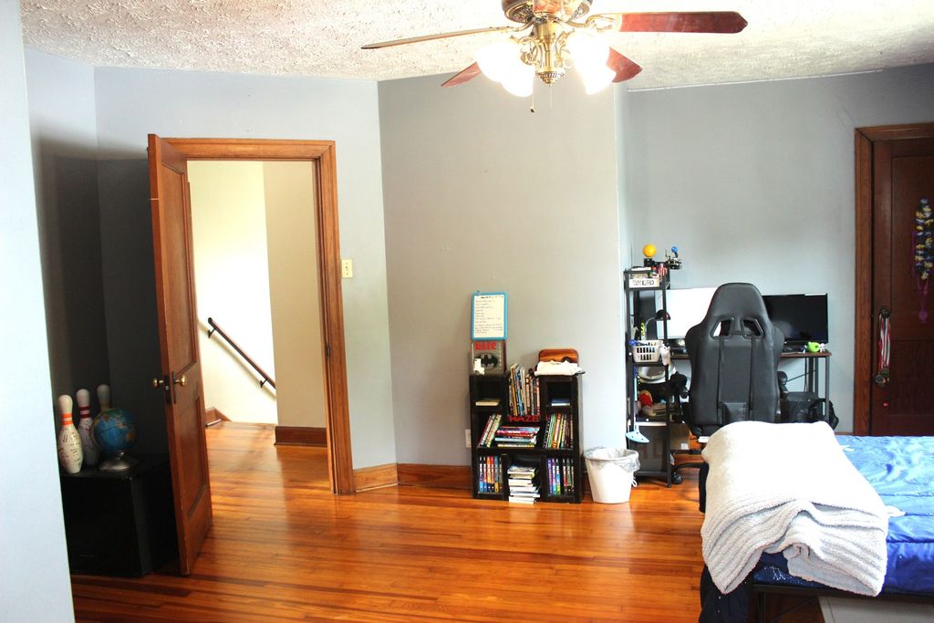 Image 24 of property listing at 200 E Bennett Street E, Salem, IL 62881