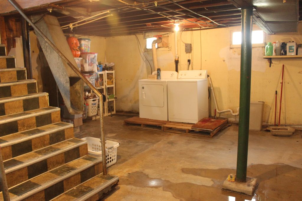 Image 34 of property listing at 200 E Bennett Street E, Salem, IL 62881