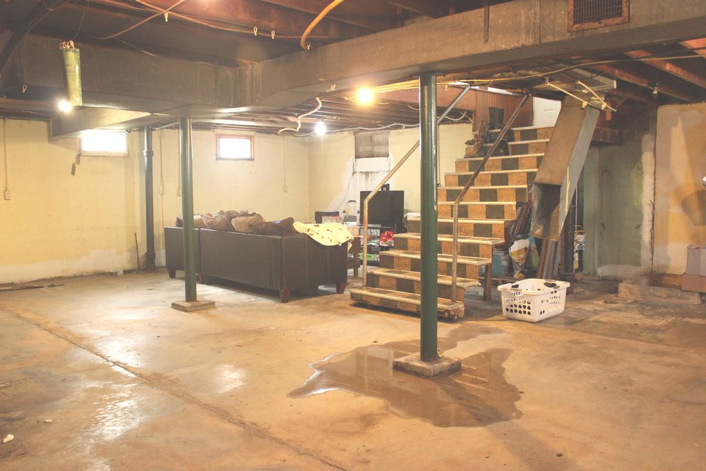 Image 35 of property listing at 200 E Bennett Street E, Salem, IL 62881