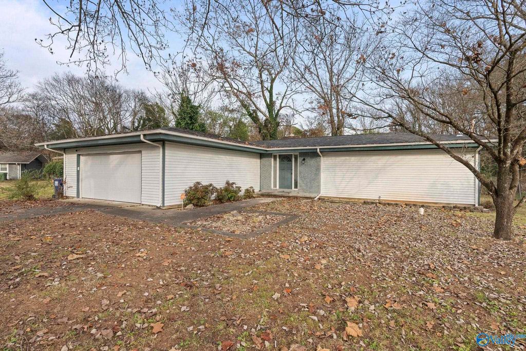 3706 Oakdale Court NW, Huntsville, AL 35810