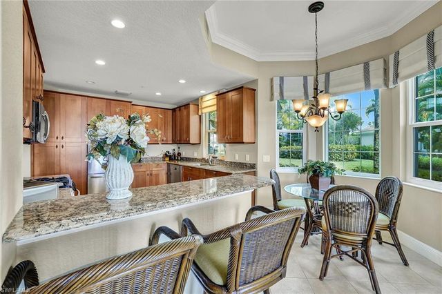 9234 Tesoro LN 101, Naples, FL 34114