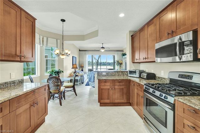 9234 Tesoro LN 101, Naples, FL 34114