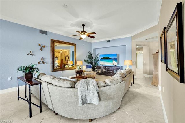 9234 Tesoro LN 101, Naples, FL 34114