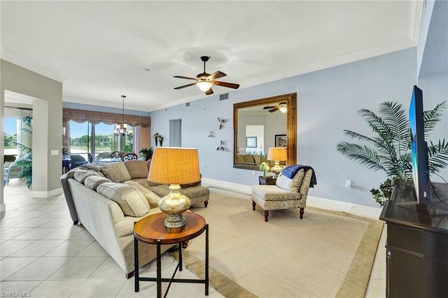 9234 Tesoro LN 101, Naples, FL 34114