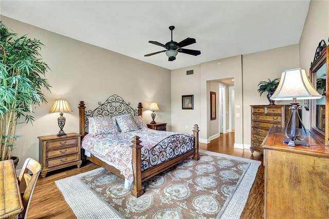 9234 Tesoro LN 101, Naples, FL 34114