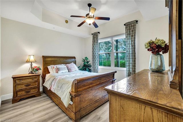 9234 Tesoro LN 101, Naples, FL 34114