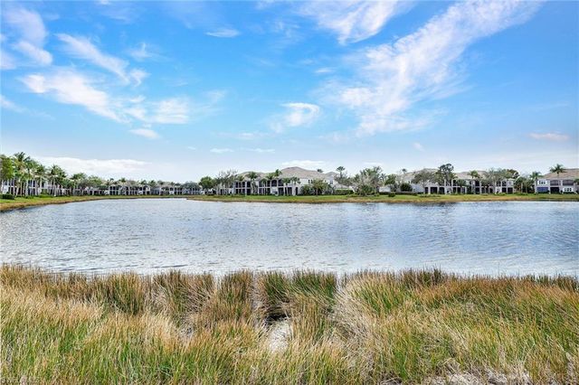 9234 Tesoro LN 101, Naples, FL 34114