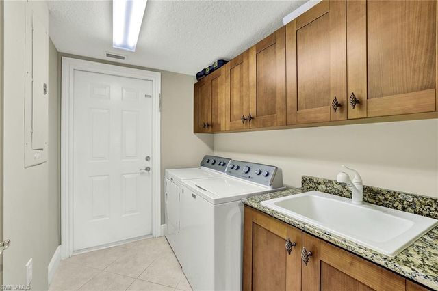 9234 Tesoro LN 101, Naples, FL 34114