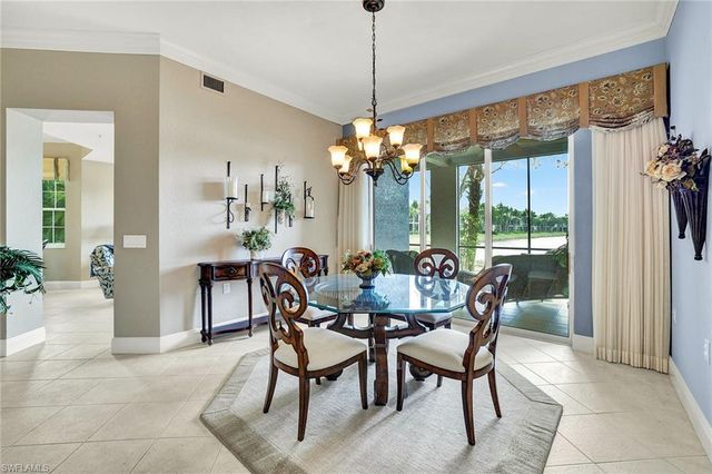 9234 Tesoro LN 101, Naples, FL 34114