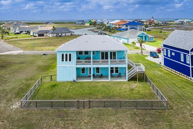9 Northpointe Dr, Rockport, TX 78382