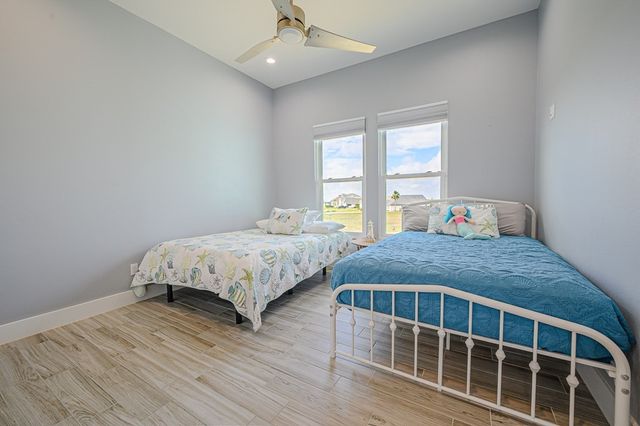 9 Northpointe Dr, Rockport, TX 78382