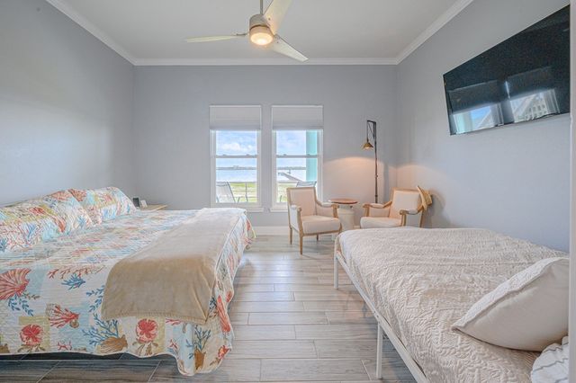 9 Northpointe Dr, Rockport, TX 78382