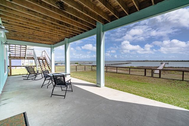 9 Northpointe Dr, Rockport, TX 78382