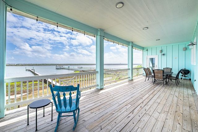 9 Northpointe Dr, Rockport, TX 78382