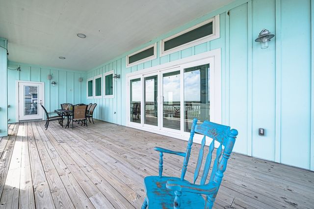 9 Northpointe Dr, Rockport, TX 78382