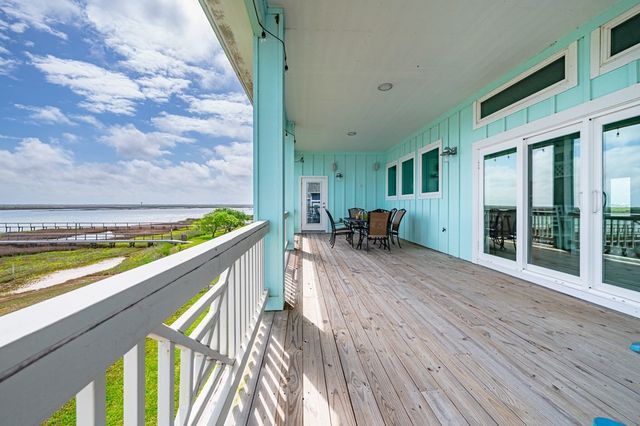 9 Northpointe Dr, Rockport, TX 78382