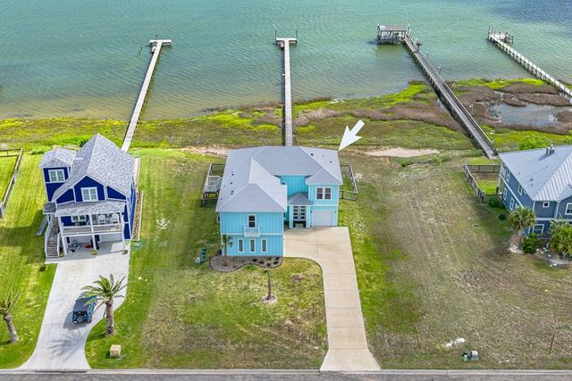 9 Northpointe Dr, Rockport, TX 78382