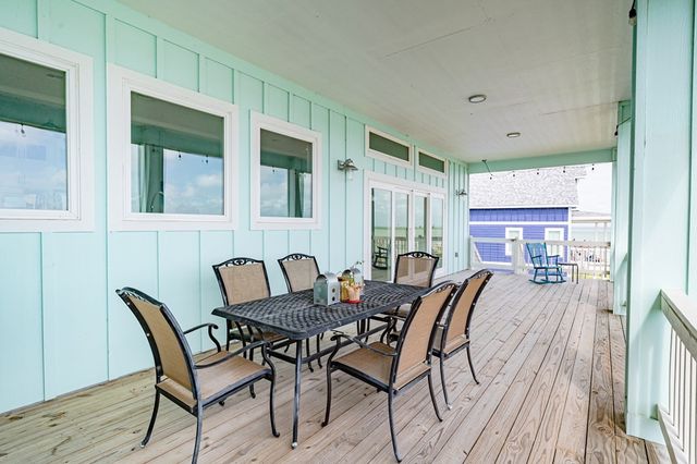 9 Northpointe Dr, Rockport, TX 78382