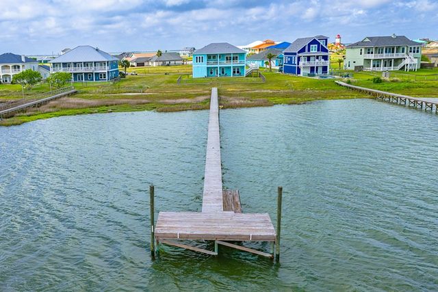 9 Northpointe Dr, Rockport, TX 78382