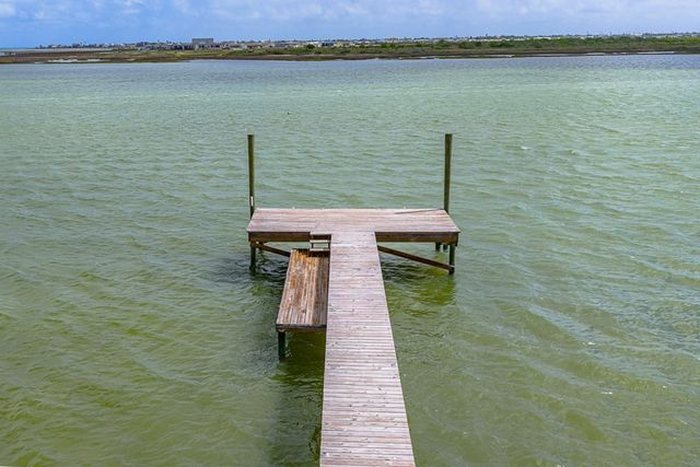 9 Northpointe Dr, Rockport, TX 78382