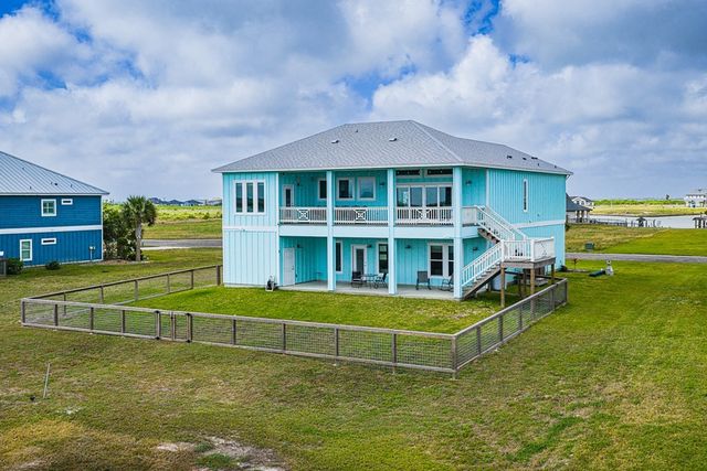 9 Northpointe Dr, Rockport, TX 78382