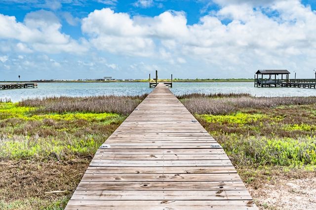 9 Northpointe Dr, Rockport, TX 78382