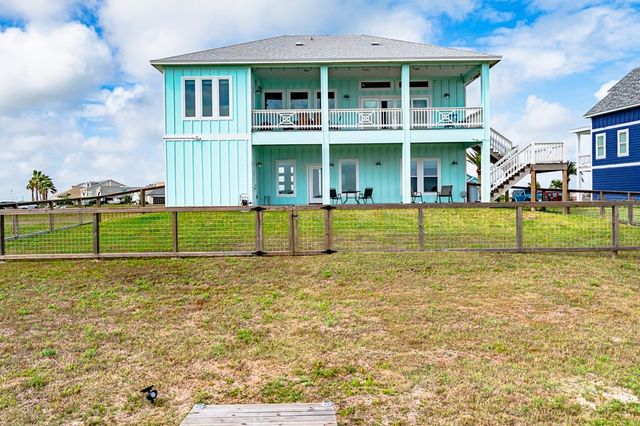 9 Northpointe Dr, Rockport, TX 78382