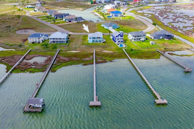9 Northpointe Dr, Rockport, TX 78382