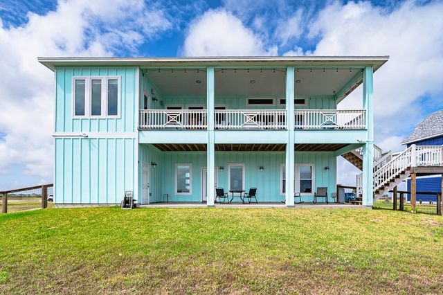 9 Northpointe Dr, Rockport, TX 78382