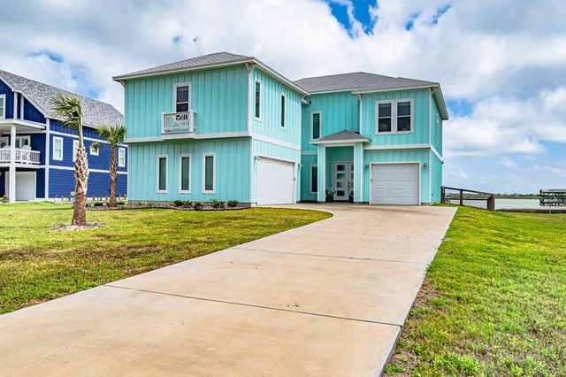 9 Northpointe Dr, Rockport, TX 78382