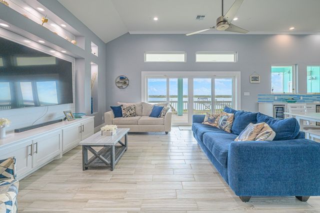 9 Northpointe Dr, Rockport, TX 78382