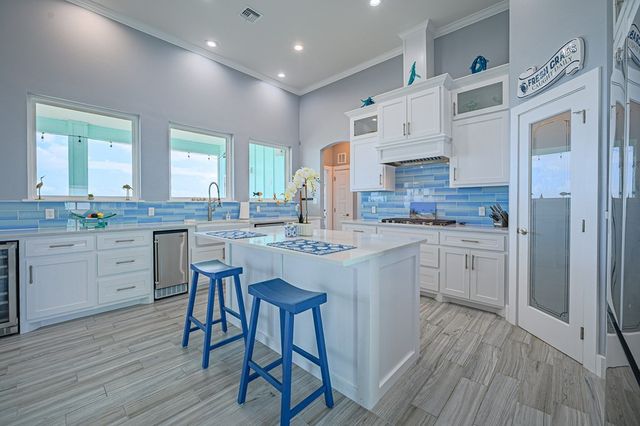9 Northpointe Dr, Rockport, TX 78382