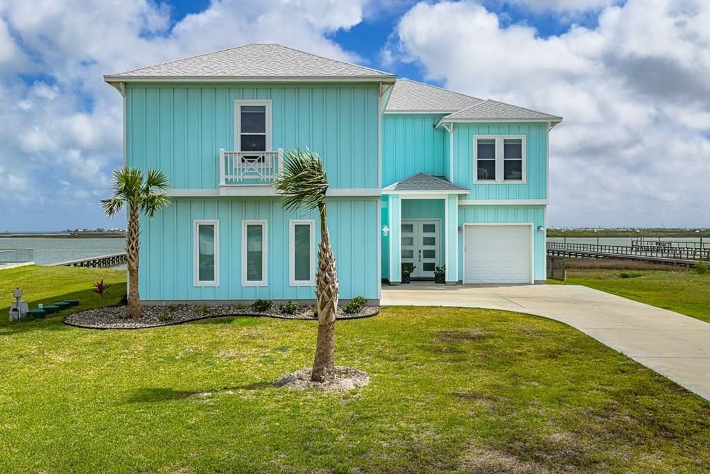9 Northpointe Dr, Rockport, TX 78382