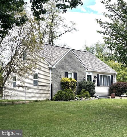 1716 GLENSIDE DR, Harrisburg, PA 17109