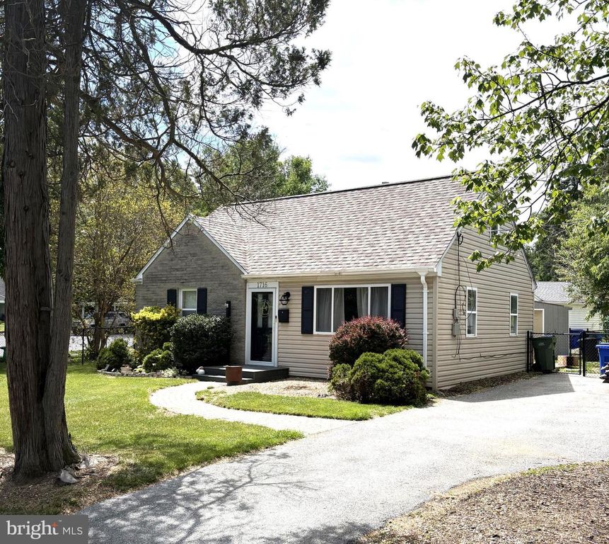 1716 GLENSIDE DR, Harrisburg, PA 17109