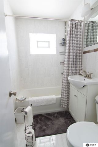 6929 Adams Street, Lincoln, NE 68507