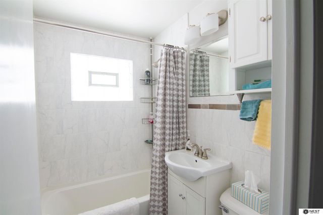 6929 Adams Street, Lincoln, NE 68507