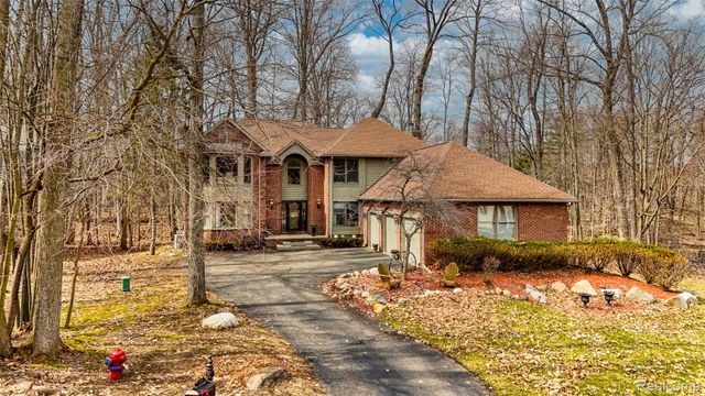 3899 S Elder Road, West Bloomfield Charter Township, MI 48324