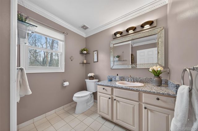 3899 S Elder Road, West Bloomfield Charter Township, MI 48324