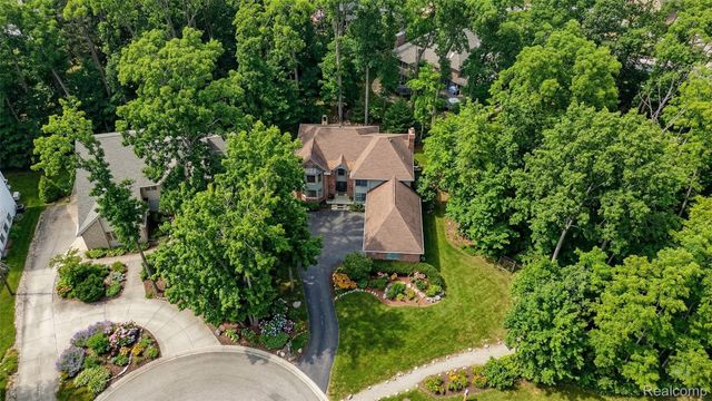 3899 S Elder Road, West Bloomfield Charter Township, MI 48324