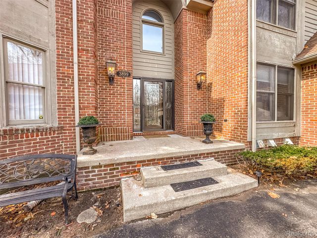 3899 S Elder Road, West Bloomfield Charter Township, MI 48324