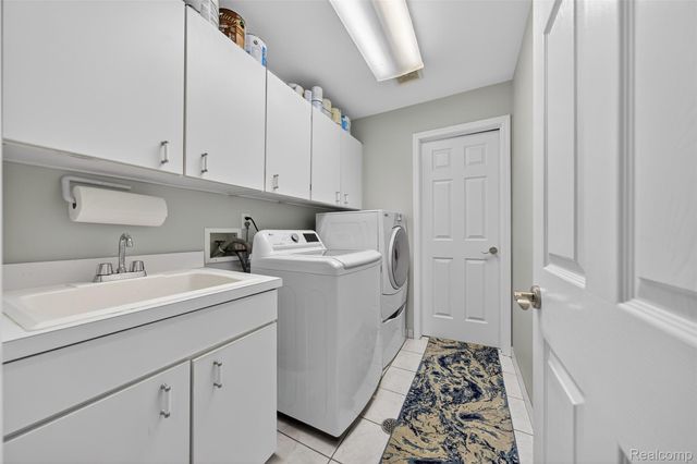 3899 S Elder Road, West Bloomfield Charter Township, MI 48324