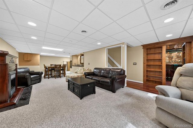 3899 S Elder Road, West Bloomfield Charter Township, MI 48324