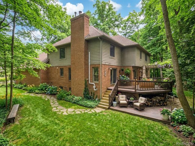 3899 S Elder Road, West Bloomfield Charter Township, MI 48324