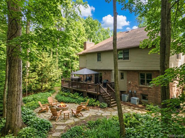 3899 S Elder Road, West Bloomfield Charter Township, MI 48324