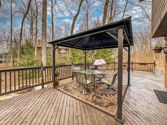 3899 S Elder Road, West Bloomfield Charter Township, MI 48324