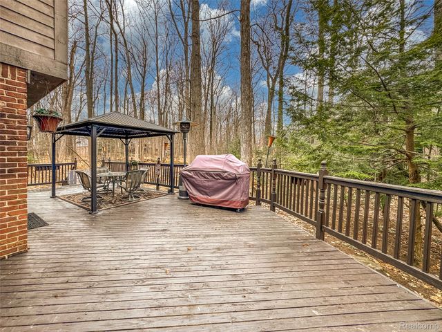 3899 S Elder Road, West Bloomfield Charter Township, MI 48324