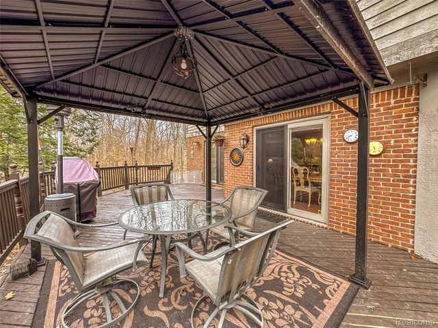 3899 S Elder Road, West Bloomfield Charter Township, MI 48324