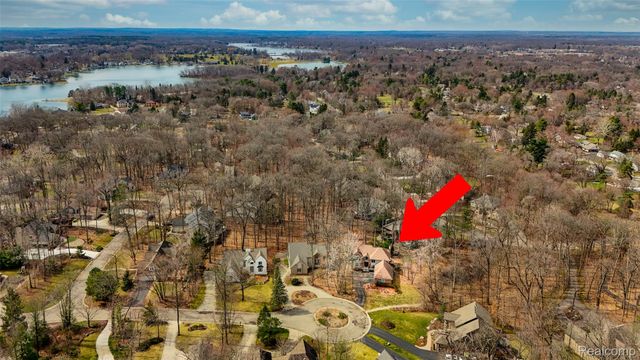 3899 S Elder Road, West Bloomfield Charter Township, MI 48324