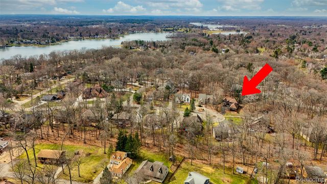 3899 S Elder Road, West Bloomfield Charter Township, MI 48324